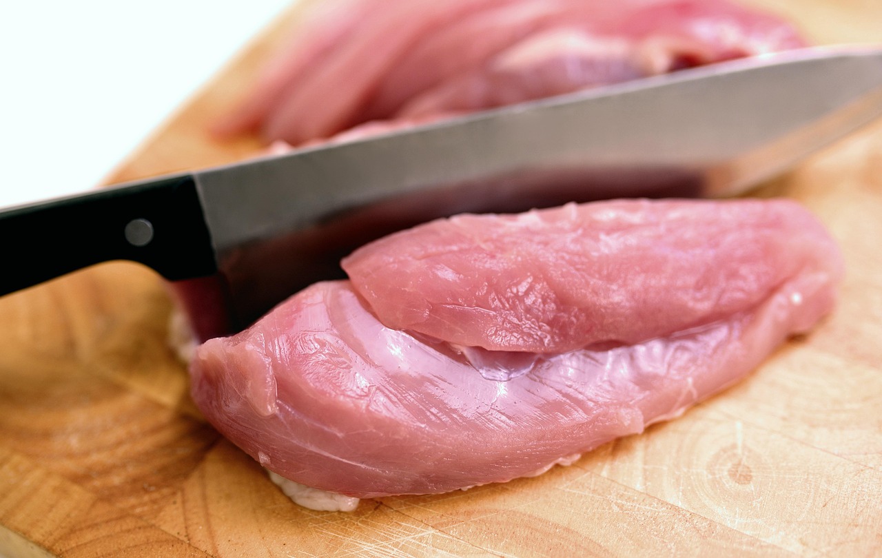The Comprehensive Guide to Selling Poultry Meat: Regulations, Processing, and Market Strategy for 2025
