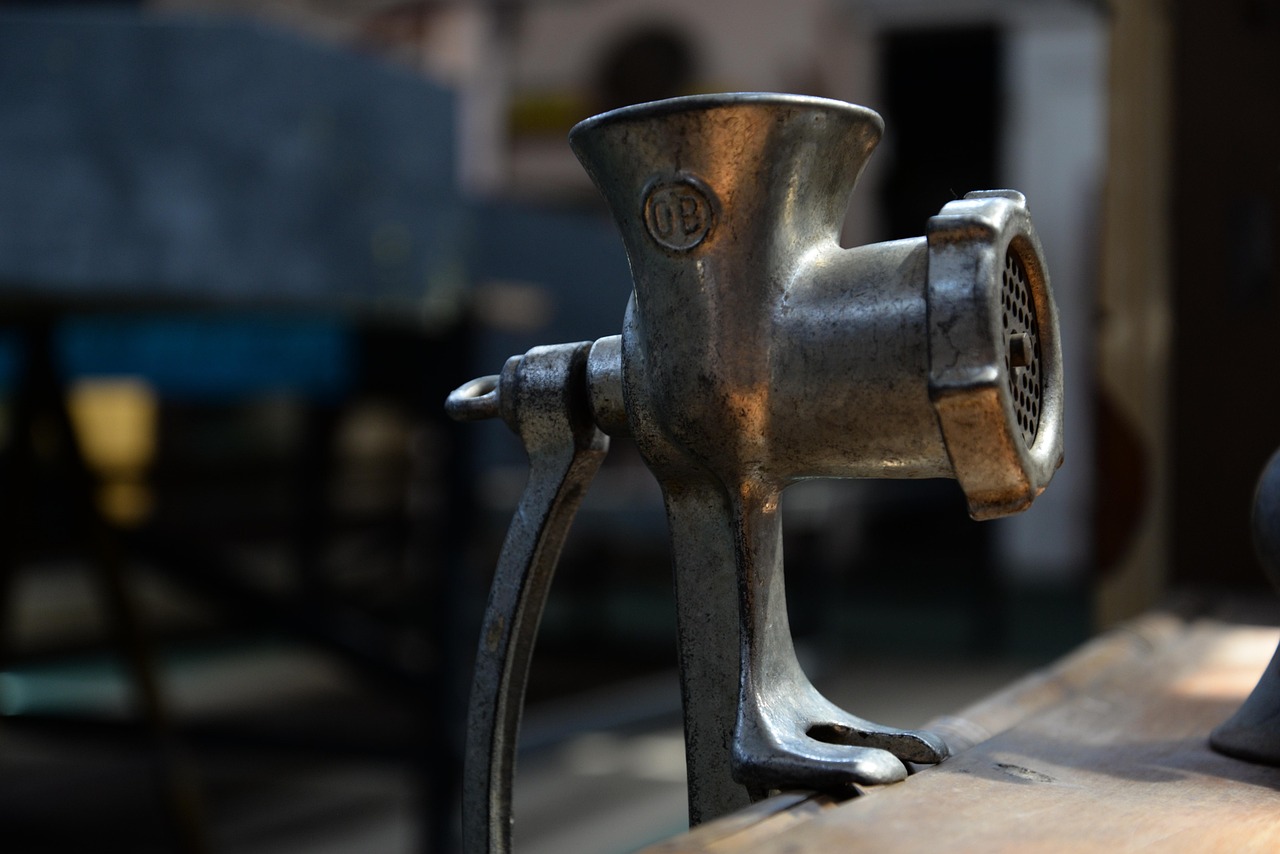 Using a Meat Grinder to Grind Apples: The Complete Guide for Cider and Sauce Prep